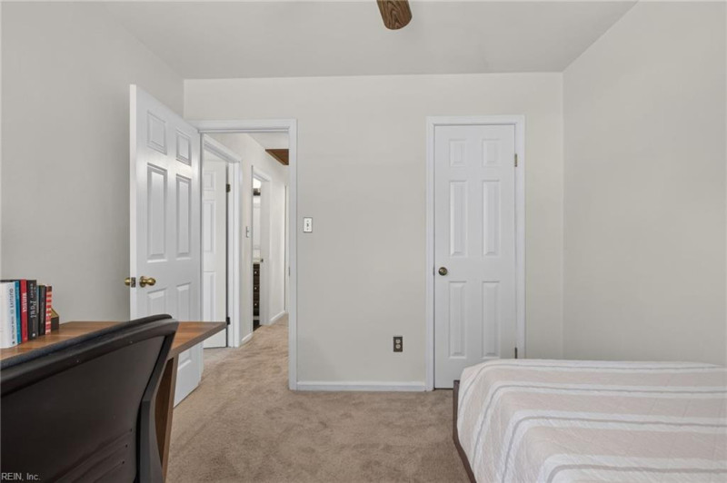 Photo 13 of 26 residential for sale in Virginia Beach virginia