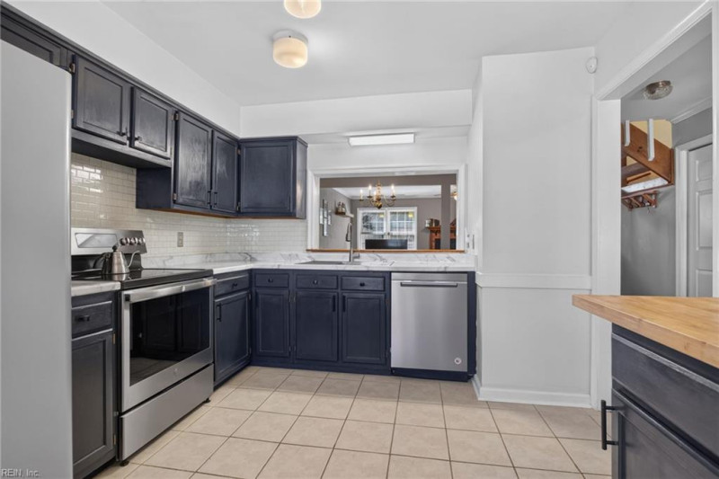 Photo 3 of 26 residential for sale in Virginia Beach virginia