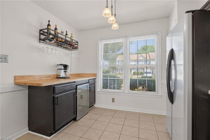 Photo 4 of 26 residential for sale in Virginia Beach virginia