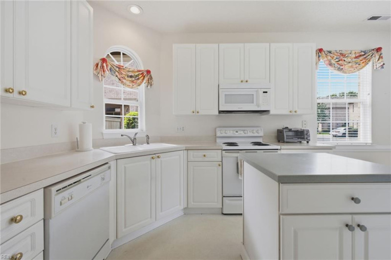 Photo 16 of 30 residential for sale in Virginia Beach virginia