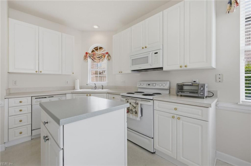 Photo 17 of 30 residential for sale in Virginia Beach virginia