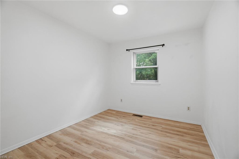 Photo 18 of 24 residential for sale in Virginia Beach virginia