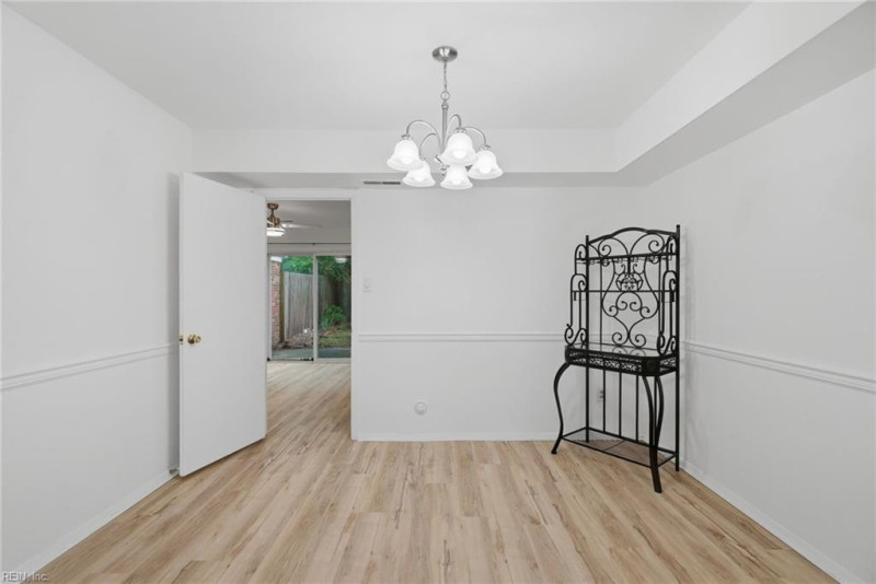 Photo 4 of 24 residential for sale in Virginia Beach virginia