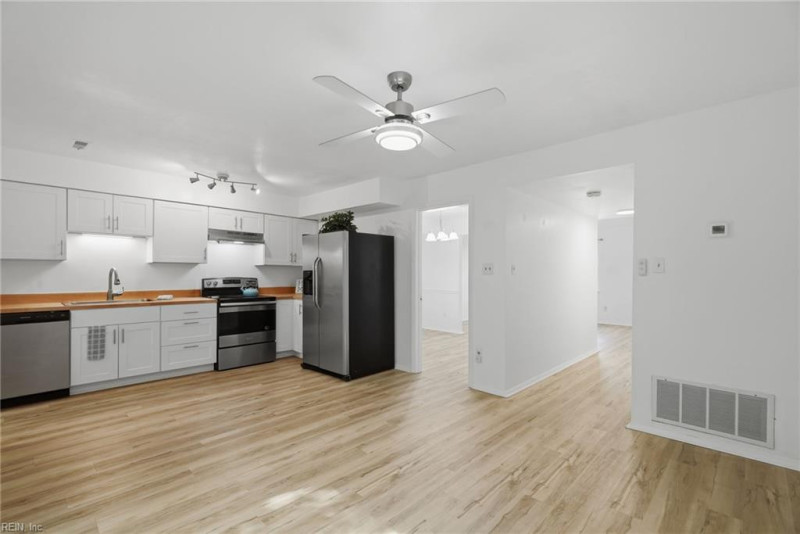 Photo 5 of 24 residential for sale in Virginia Beach virginia