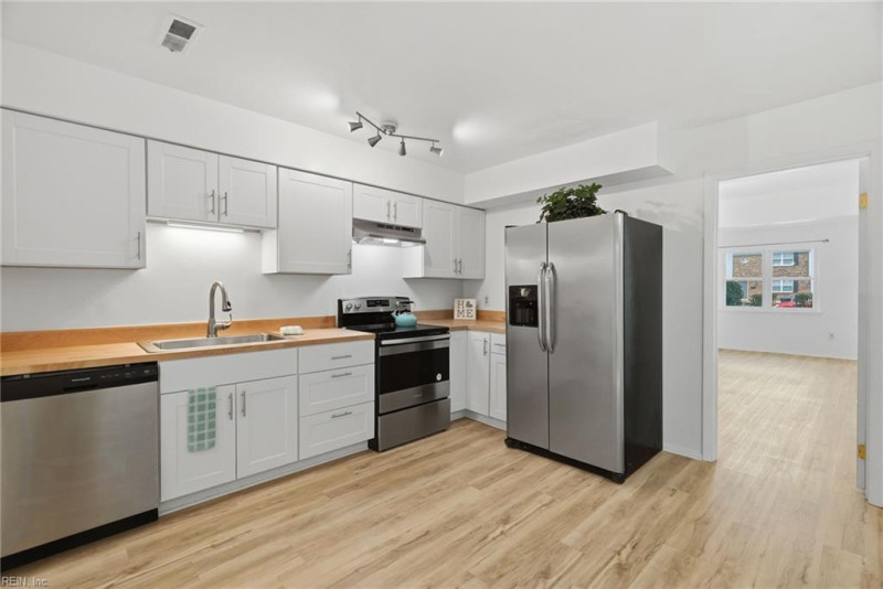 Photo 6 of 24 residential for sale in Virginia Beach virginia