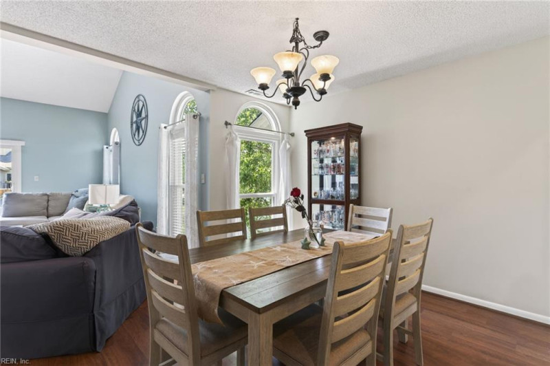 Photo 11 of 49 residential for sale in Chesapeake virginia