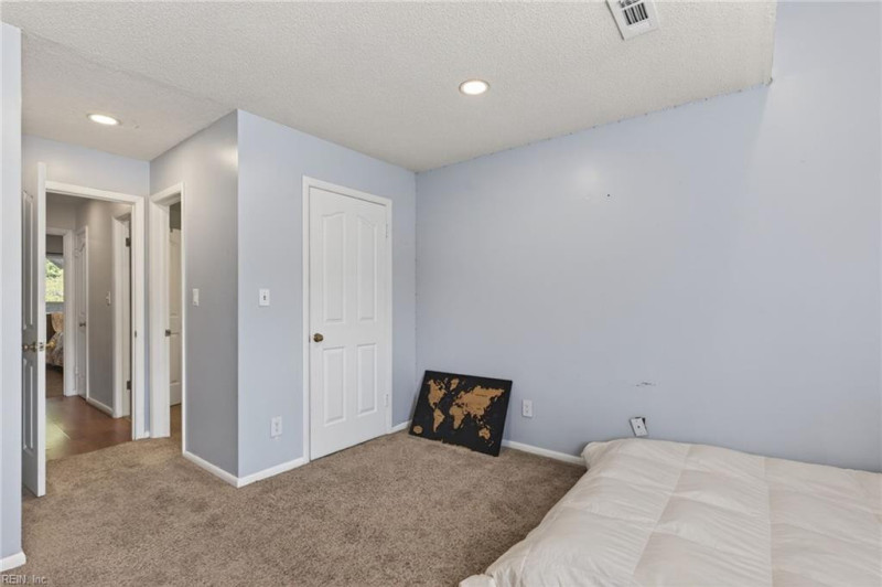 Photo 17 of 49 residential for sale in Chesapeake virginia