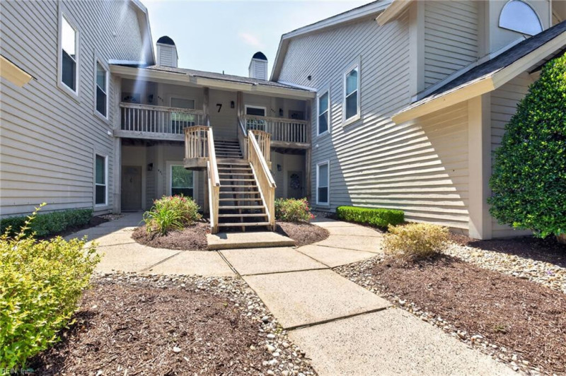 Photo 3 of 49 residential for sale in Chesapeake virginia