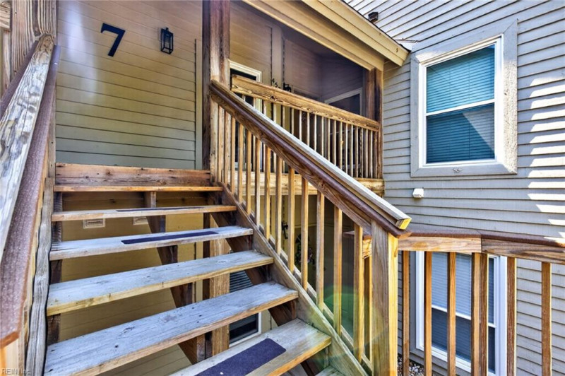 Photo 4 of 49 residential for sale in Chesapeake virginia