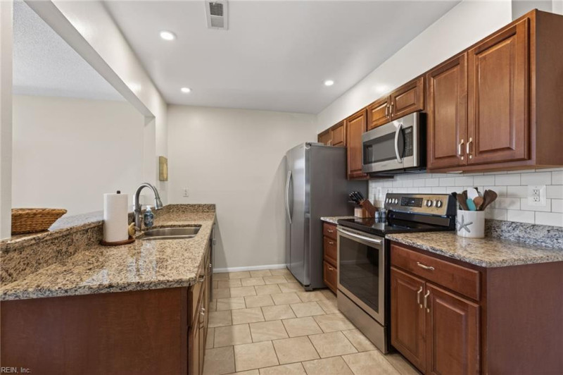 Photo 7 of 49 residential for sale in Chesapeake virginia