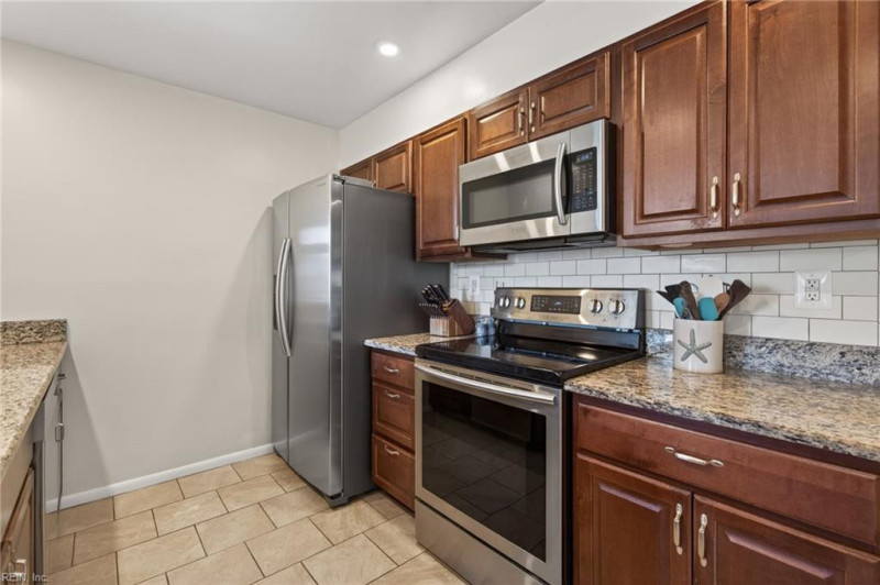 Photo 9 of 49 residential for sale in Chesapeake virginia