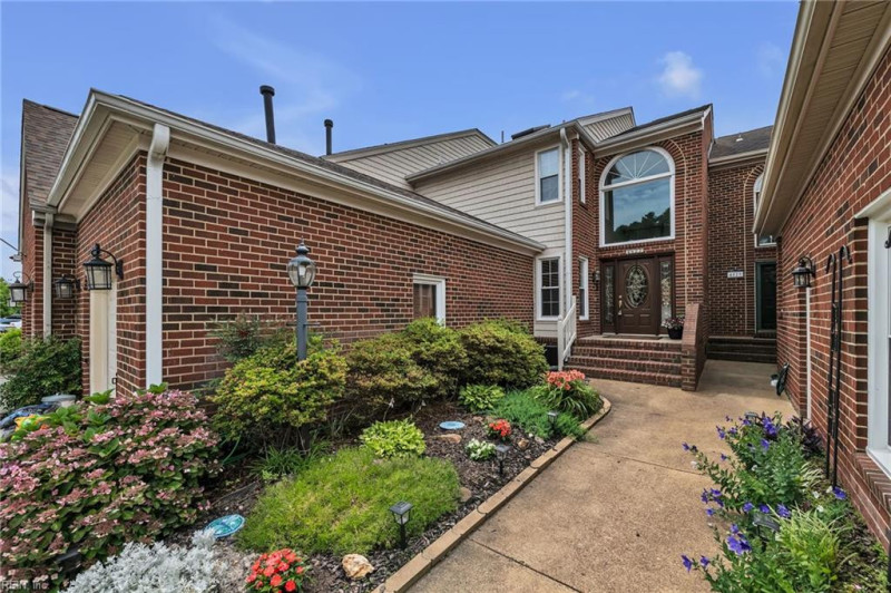 Photo 3 of 41 residential for sale in Virginia Beach virginia