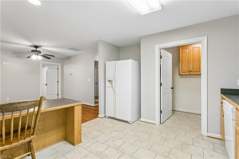 Photo 10 of 41 residential for sale in Gloucester County virginia