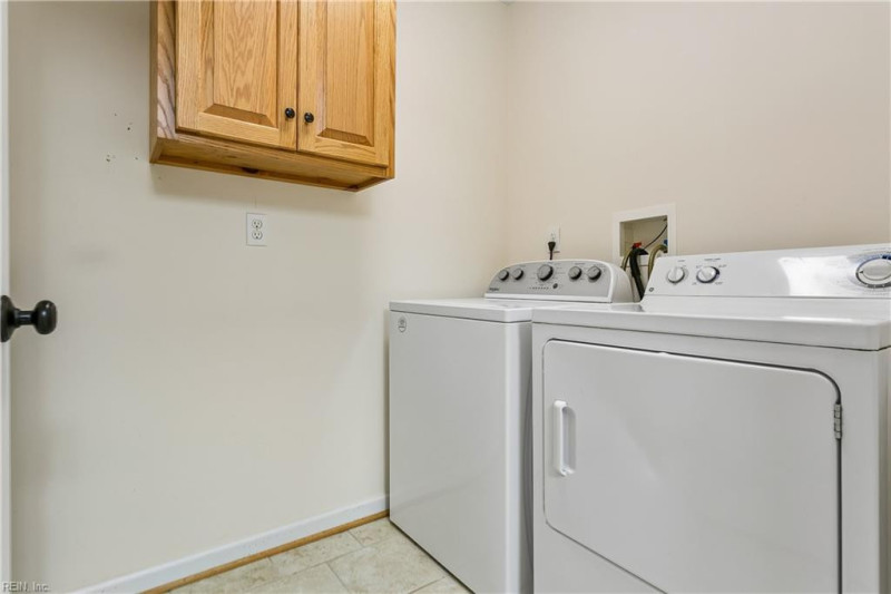 Photo 11 of 41 residential for sale in Gloucester County virginia