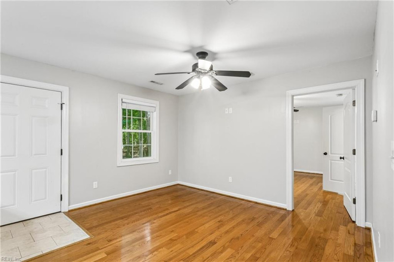 Photo 14 of 41 residential for sale in Gloucester County virginia