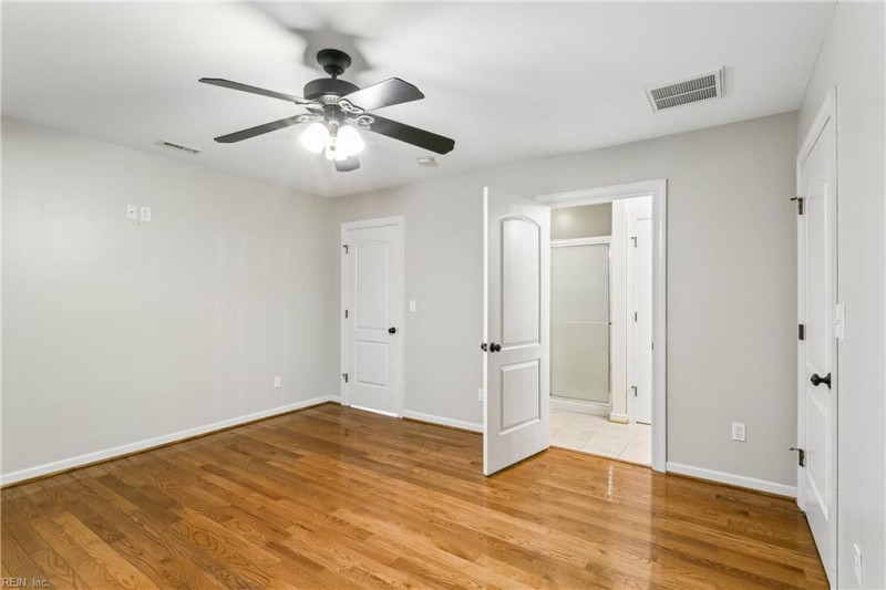Photo 16 of 41 residential for sale in Gloucester County virginia