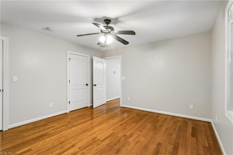 Photo 20 of 41 residential for sale in Gloucester County virginia