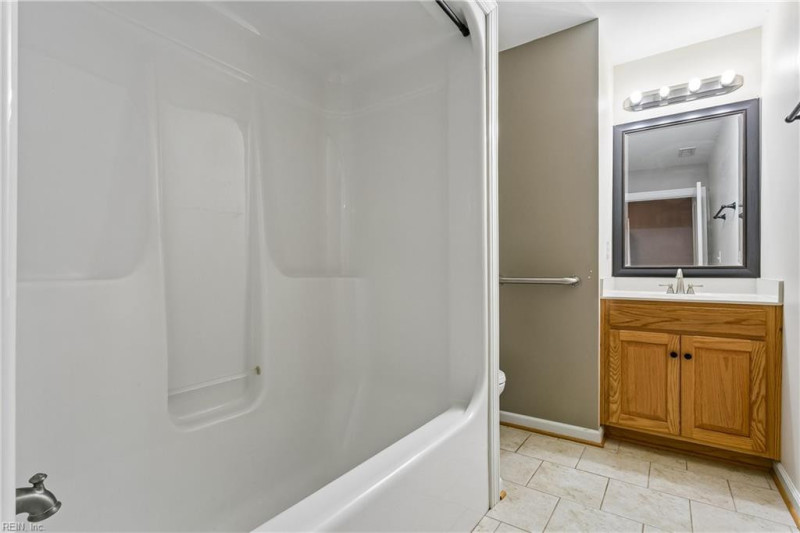 Photo 21 of 41 residential for sale in Gloucester County virginia