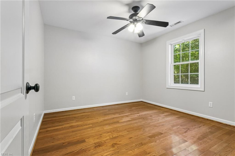 Photo 22 of 41 residential for sale in Gloucester County virginia