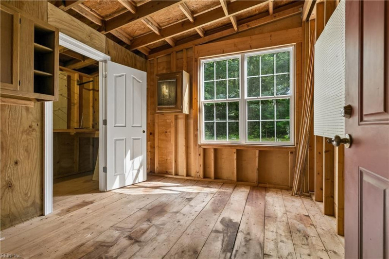 Photo 27 of 41 residential for sale in Gloucester County virginia