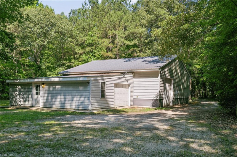 Photo 3 of 41 residential for sale in Gloucester County virginia