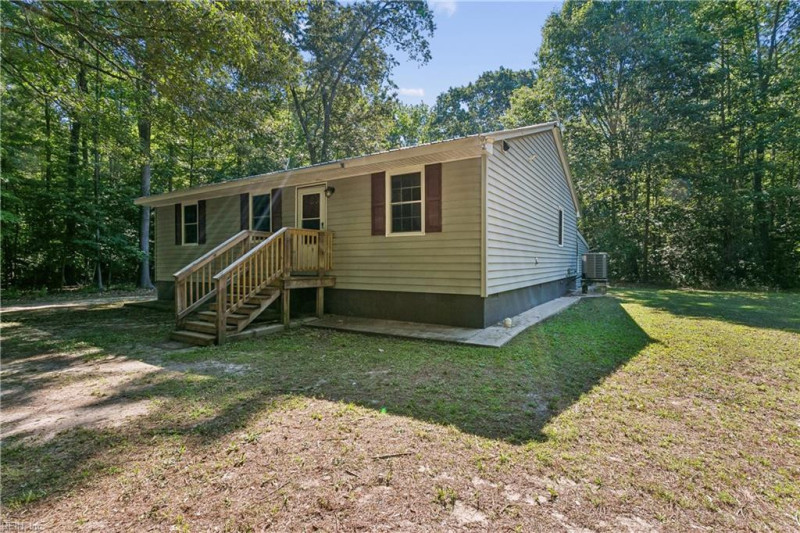 Photo 33 of 41 residential for sale in Gloucester County virginia