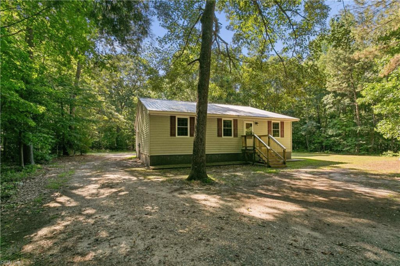Photo 34 of 41 residential for sale in Gloucester County virginia