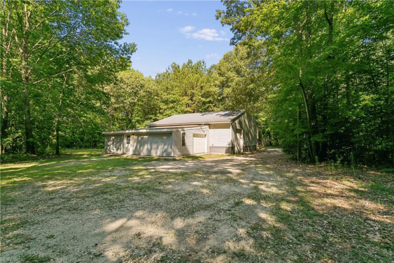 Photo 36 of 41 residential for sale in Gloucester County virginia