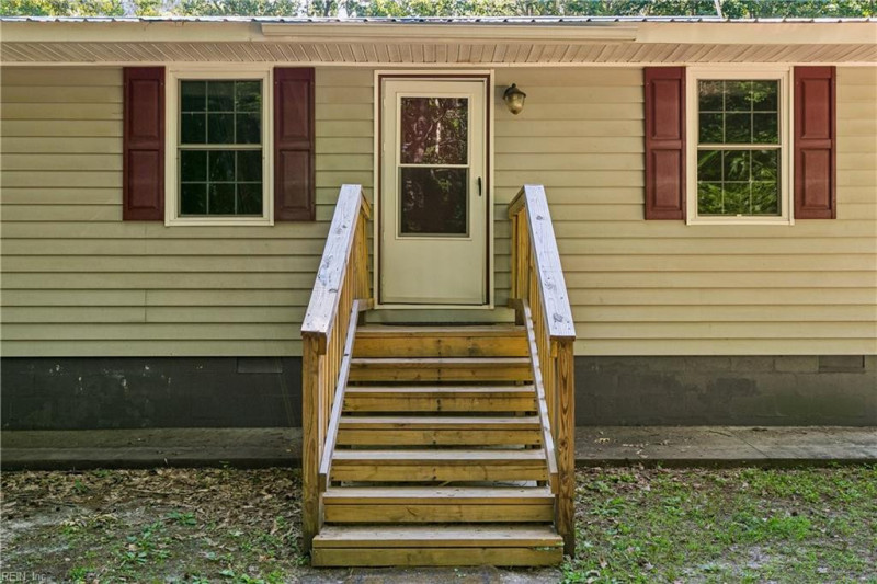 Photo 4 of 41 residential for sale in Gloucester County virginia