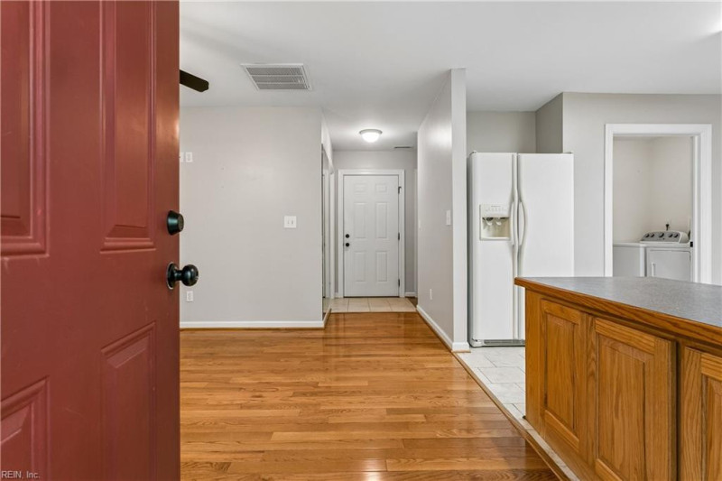 Photo 5 of 41 residential for sale in Gloucester County virginia