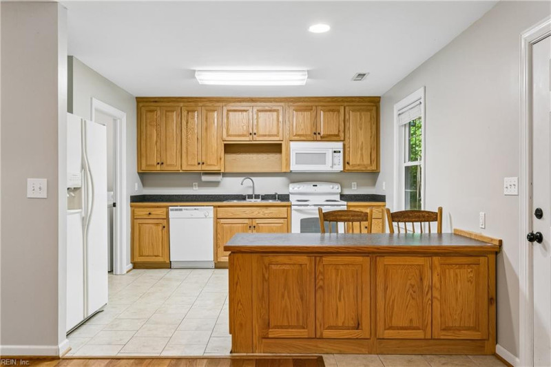 Photo 7 of 41 residential for sale in Gloucester County virginia