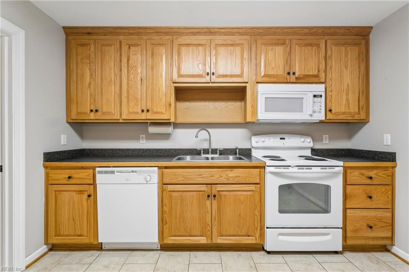 Photo 9 of 41 residential for sale in Gloucester County virginia