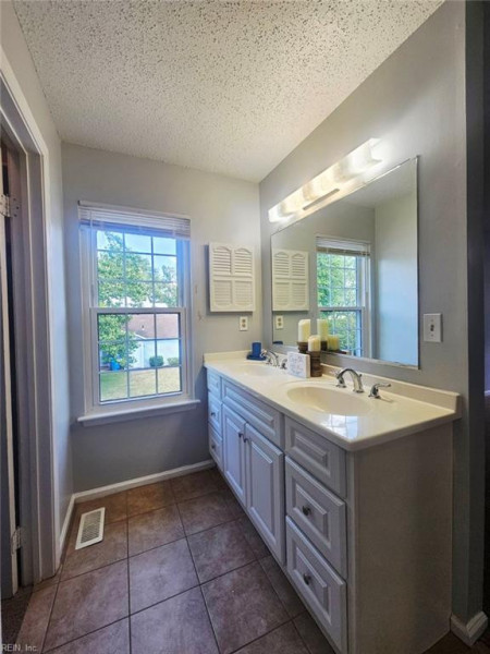 Photo 13 of 20 residential for sale in Virginia Beach virginia