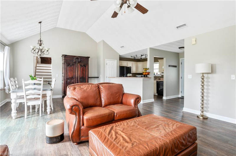 Photo 32 of 51 residential for sale in Currituck County virginia