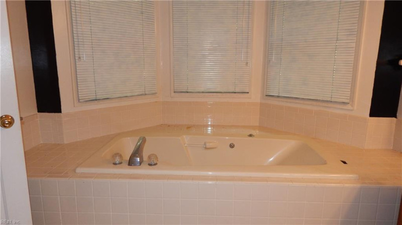 Photo 11 of 25 residential for sale in Chesapeake virginia