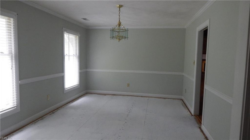 Photo 13 of 25 residential for sale in Chesapeake virginia