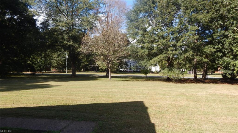 Photo 18 of 25 residential for sale in Chesapeake virginia