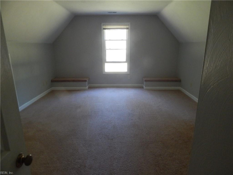 Photo 3 of 25 residential for sale in Chesapeake virginia