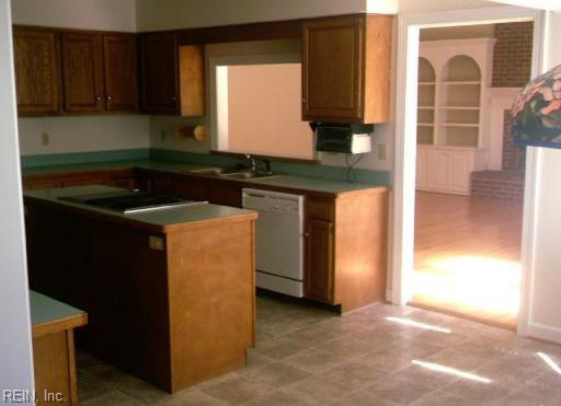 Photo 9 of 25 residential for sale in Chesapeake virginia