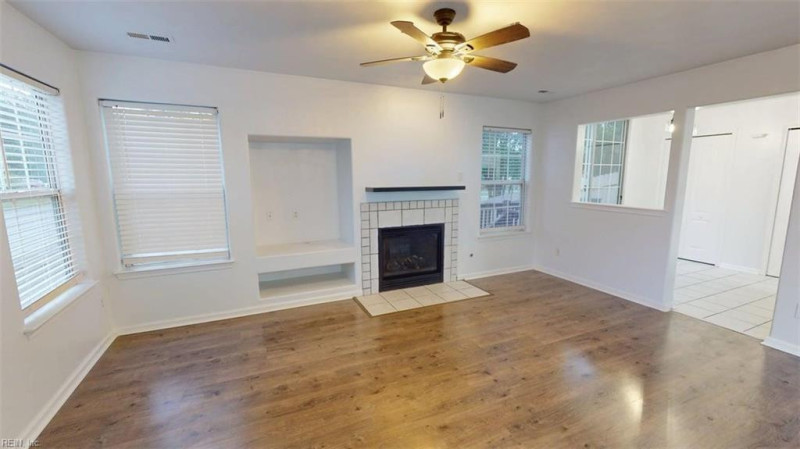 Photo 10 of 50 residential for sale in Chesapeake virginia