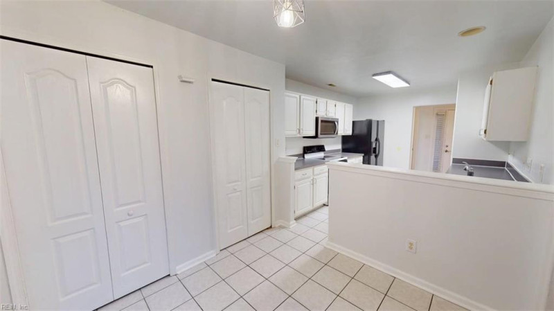 Photo 14 of 50 residential for sale in Chesapeake virginia