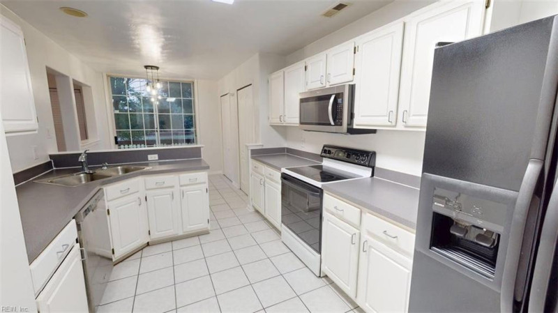 Photo 4 of 50 residential for sale in Chesapeake virginia