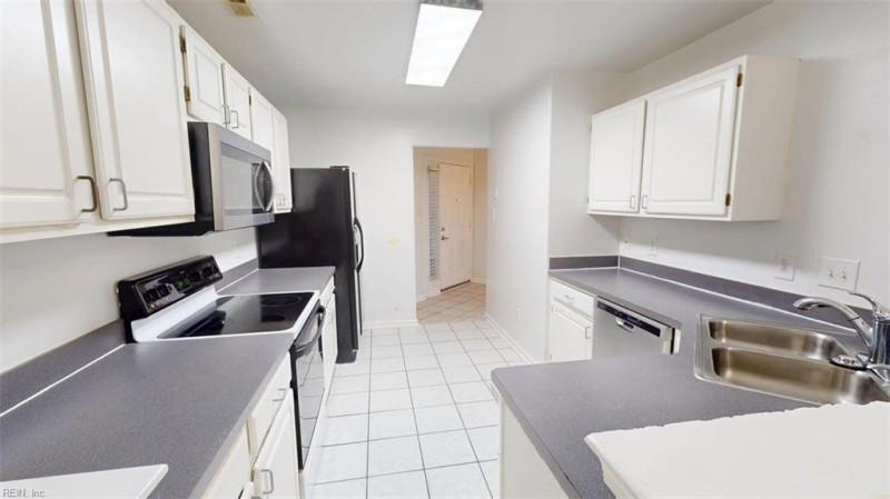 Photo 5 of 50 residential for sale in Chesapeake virginia