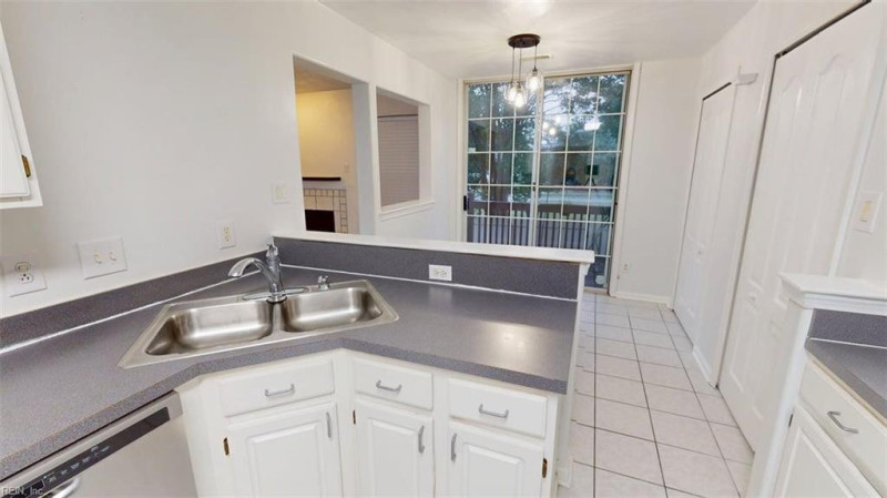 Photo 6 of 50 residential for sale in Chesapeake virginia