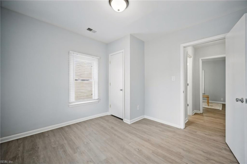 Photo 14 of 19 residential for sale in Suffolk virginia