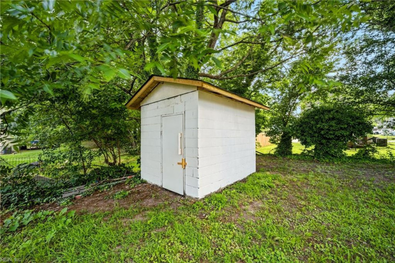 Photo 18 of 19 residential for sale in Suffolk virginia