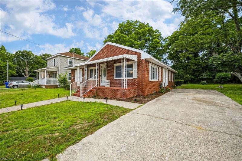 Photo 3 of 19 residential for sale in Suffolk virginia