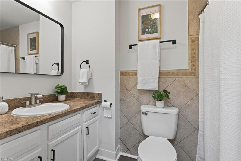 Photo 18 of 23 residential for sale in Portsmouth virginia
