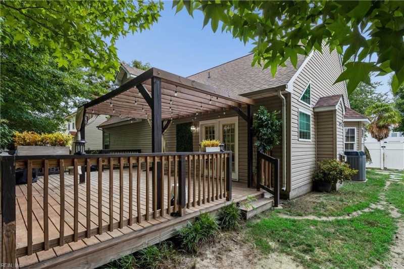 Photo 5 of 42 residential for sale in Newport News virginia