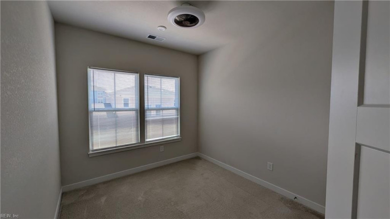 Photo 14 of 19 residential for sale in Suffolk virginia